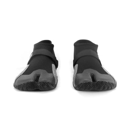 Speed-grip split toe boot